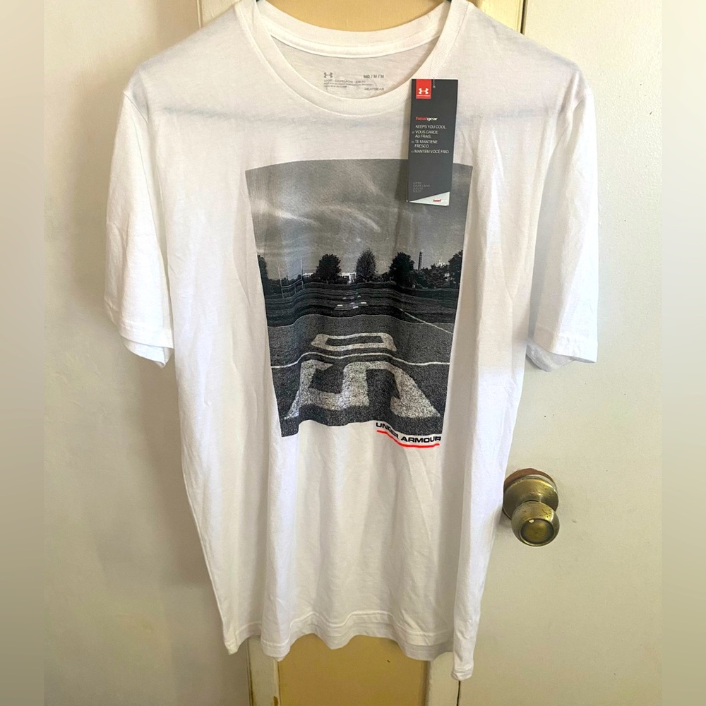- Under Armour Heat gear 50 yard line tee size medium NEW🎁